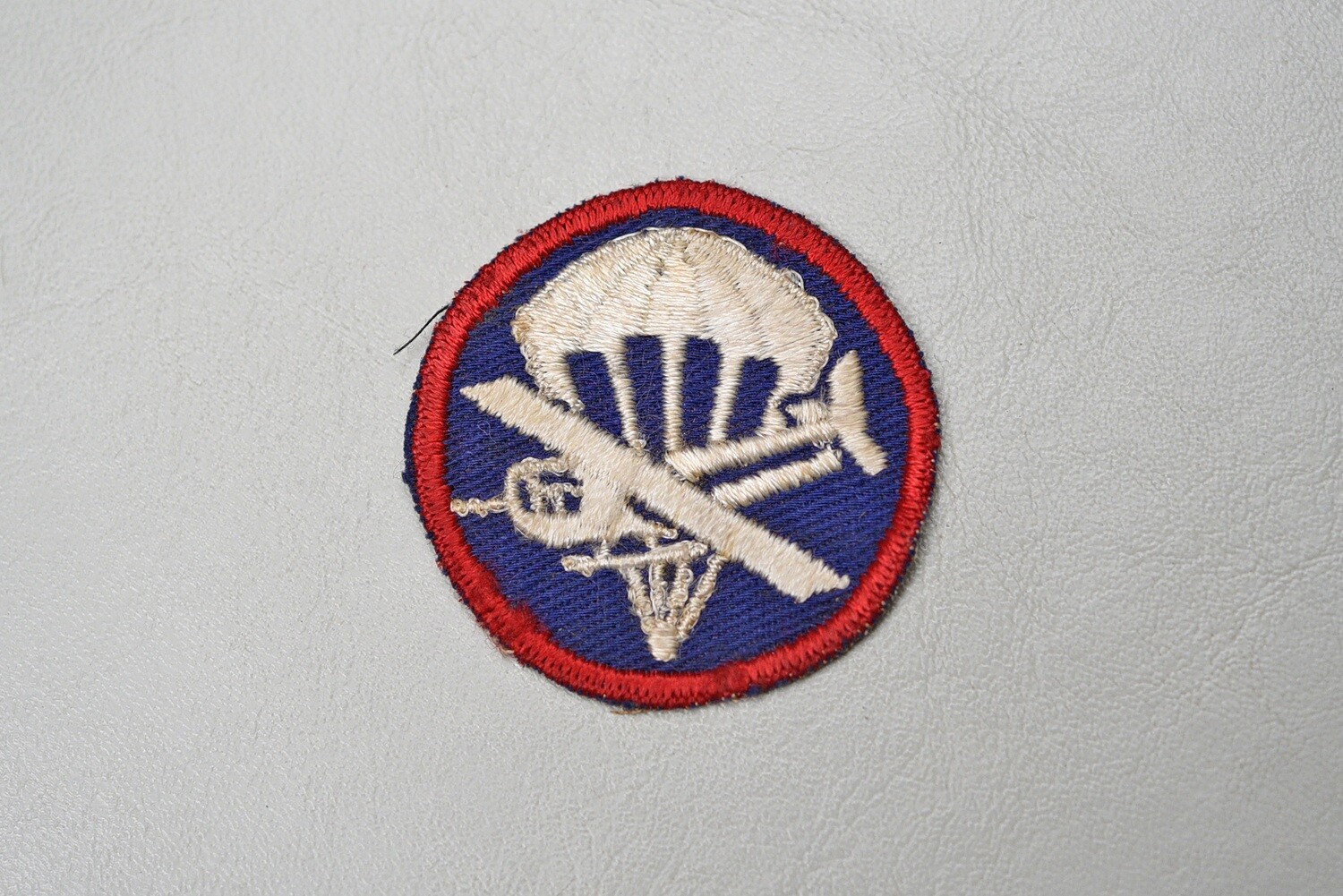 WWII U.S. COMBINED PARA/GLIDER ENLISTED OVER SEAS CAP PATCH - TWILL