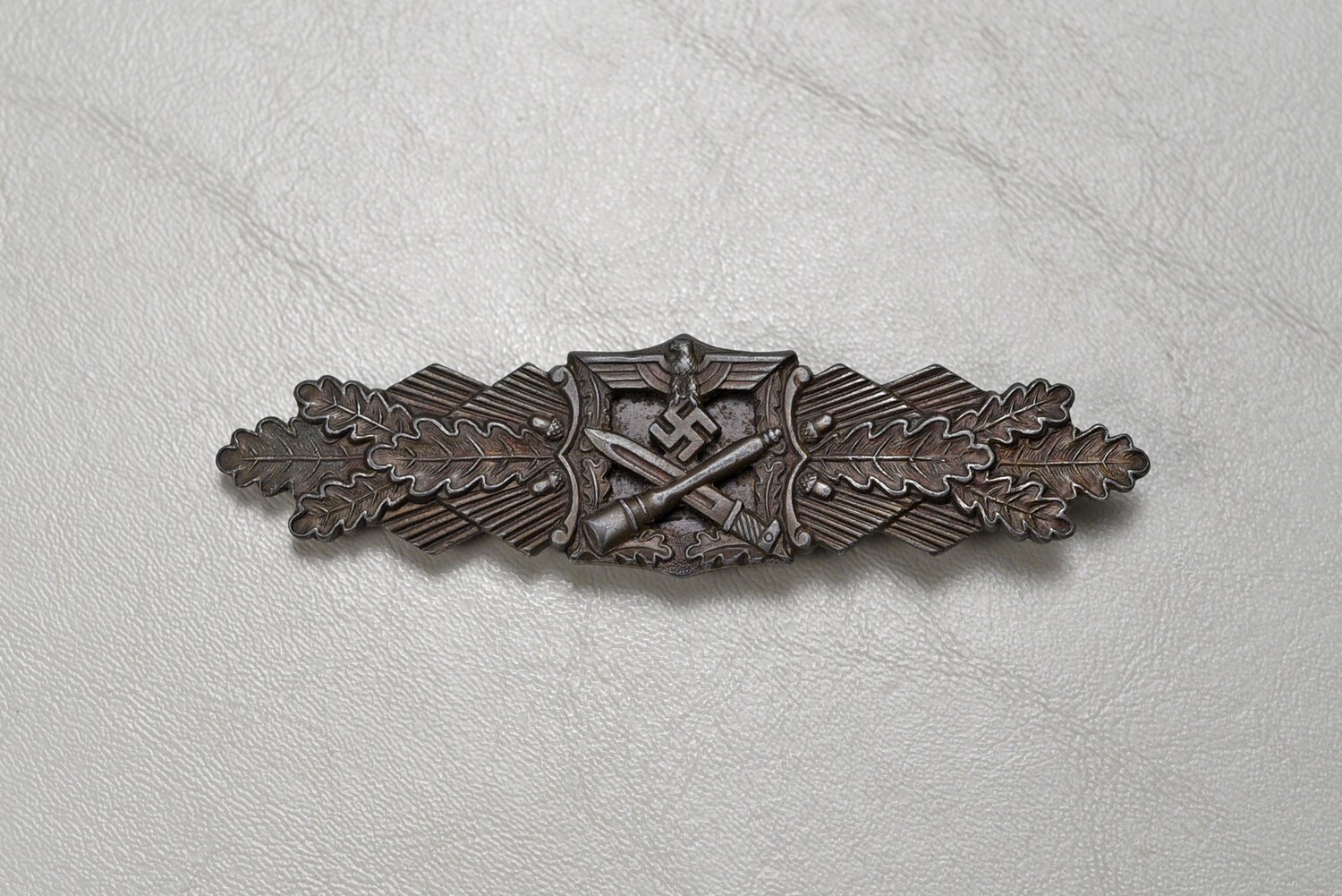 WWII GERMAN CLOSE COMBAT CLASP, BRONZE GRADE - by A.G.M.U.K