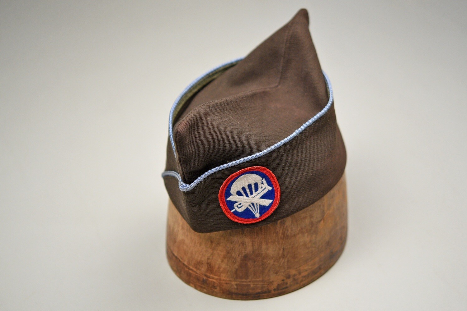 WWII U.S. AIRBORNE CHOCOLATE BROWN ENLISTED OVERSEAS CAP