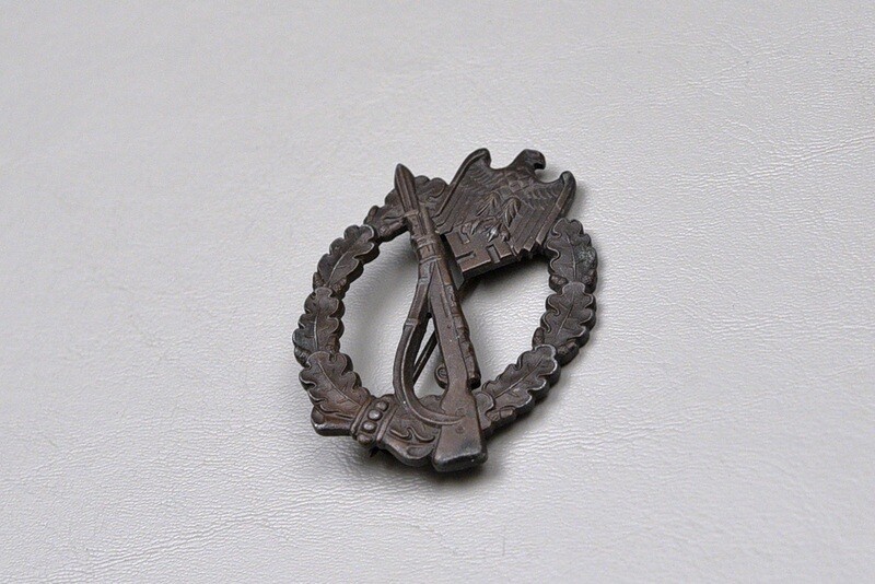 WWII GERMAN INFANTRY ASSAULT BADGE IN BRONZE - NEAR MINT