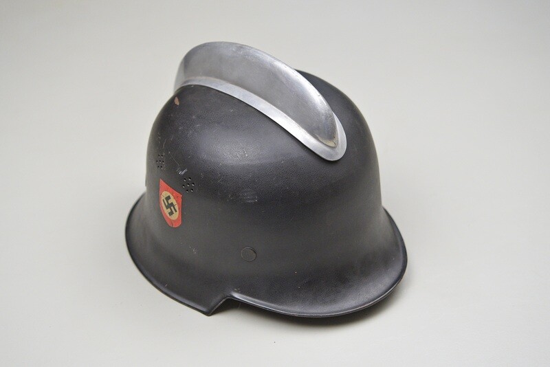 WWII GERMAN MODEL 1934 FIRE POLICE DD HELMET w/COMB - COMPLETE