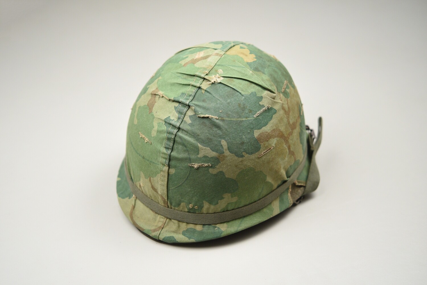 VIETNAM U.S. M1C STEEL PARATROOPER HELMET w/MITCHELL CAMOUFLAGE COVER