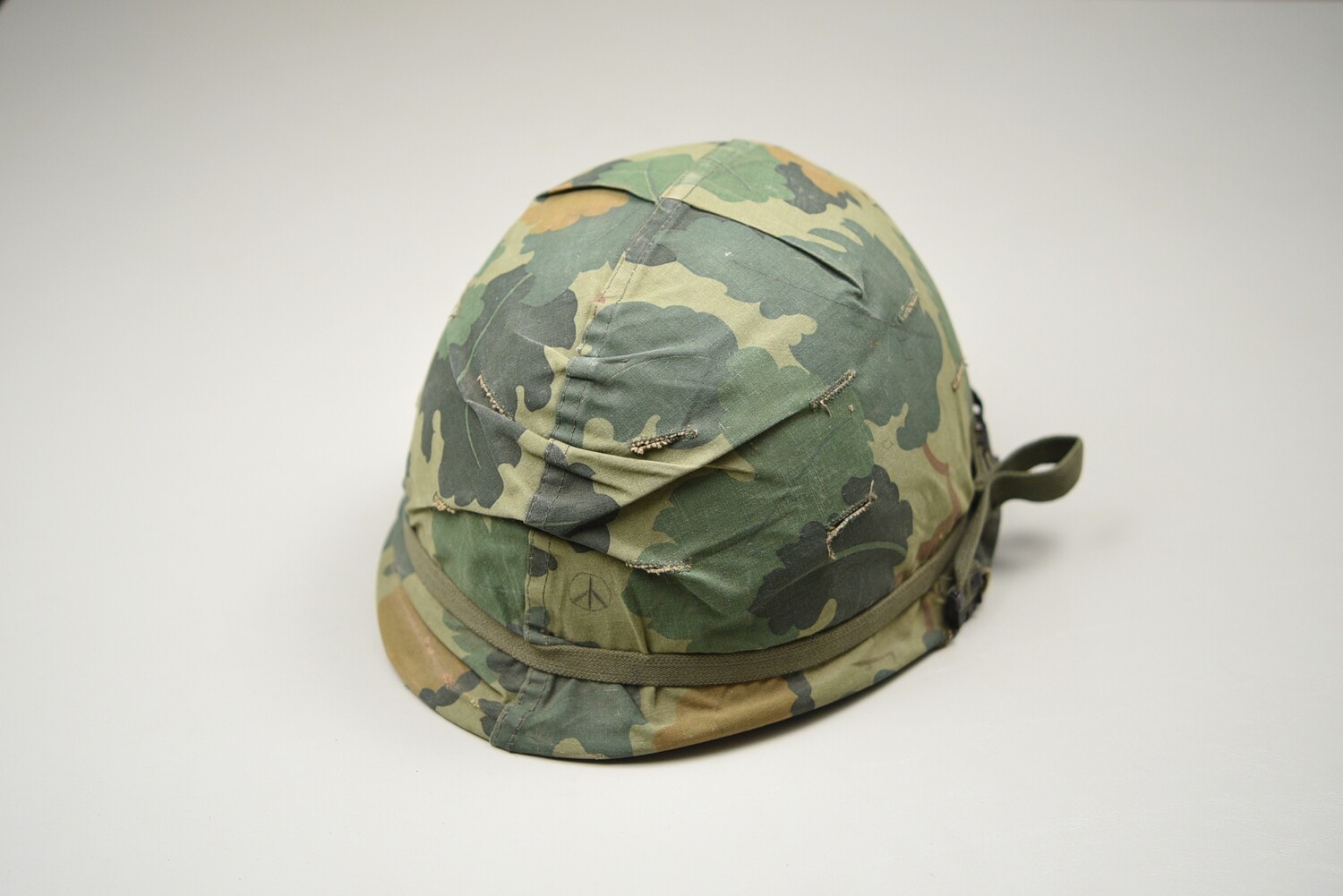 VIETNAM U.S. M1 STEEL HELMET w/MITCHELL CAMOUFLADGE COVER &amp; GRAFFITTI