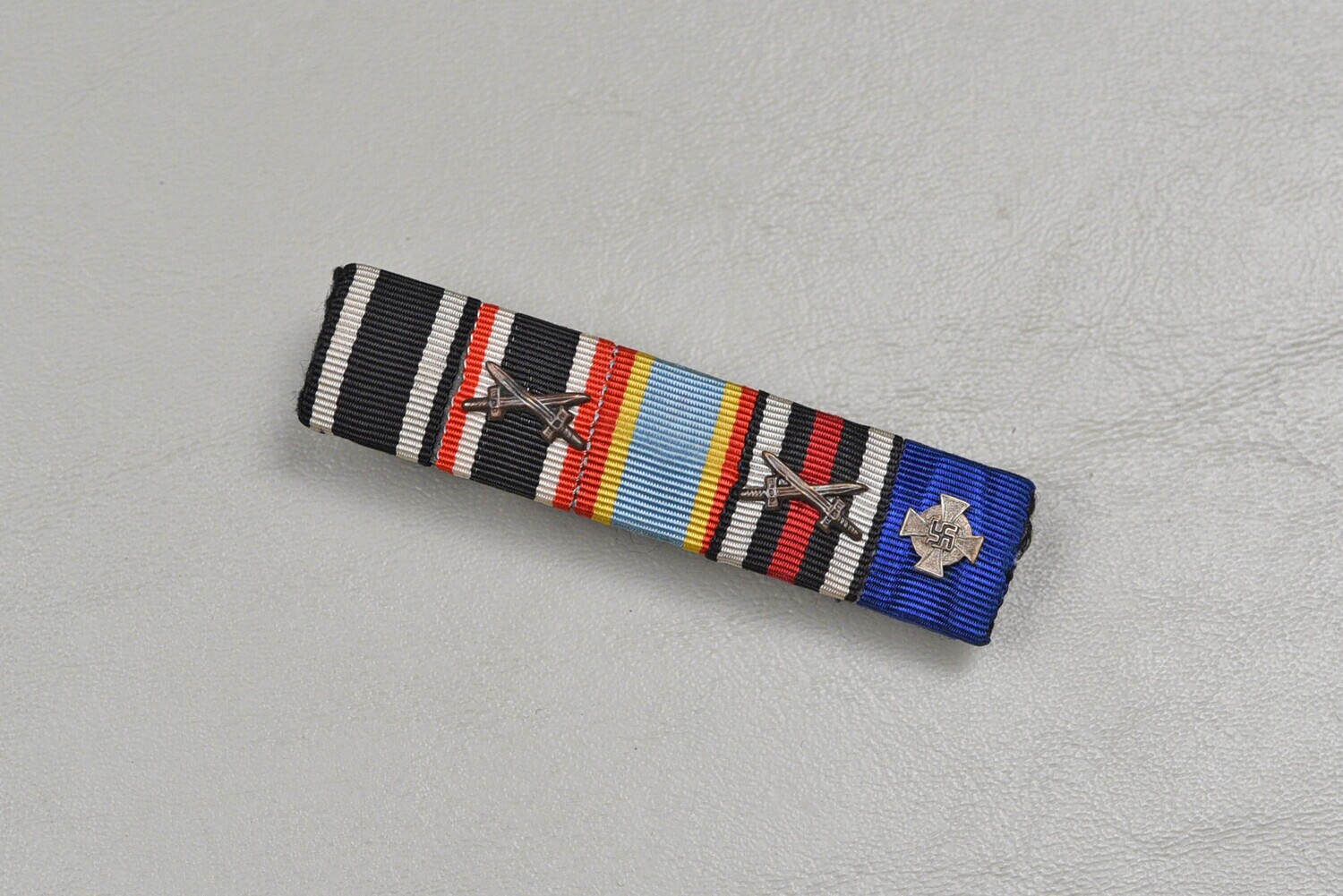 WWI/WWII GERMAN 1914 IRON CROSS 5-PLACE RIBBON BAR w/MECKLENBERG WAR CROSS