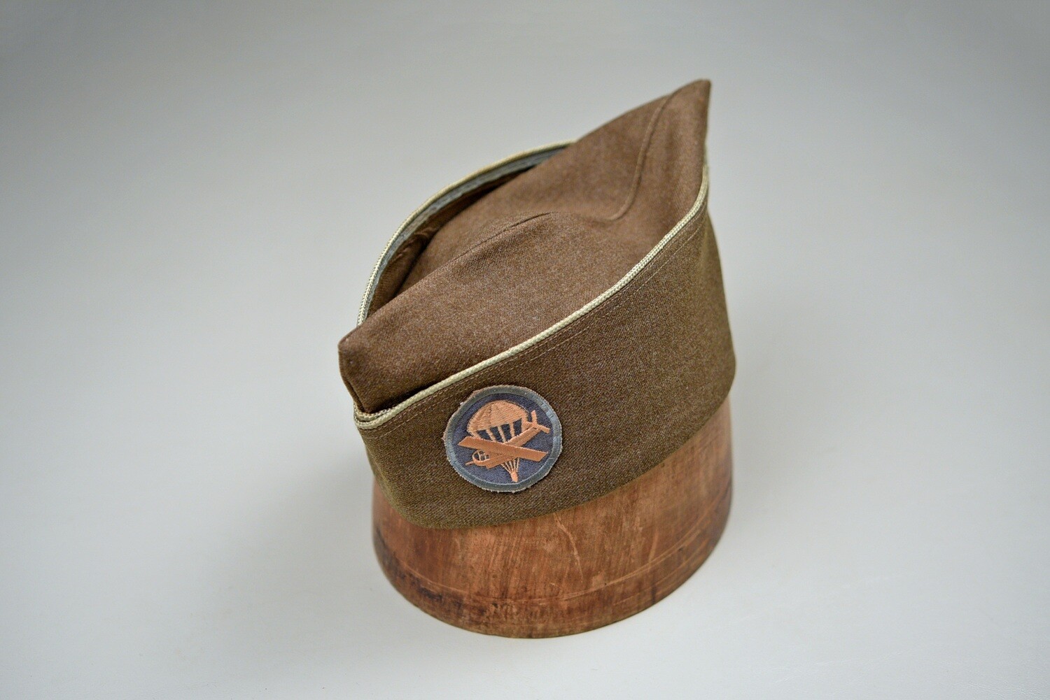 WWII U.S. PARATROOPER ENLISTED OVERSEAS CAP w/BLUE PATCH