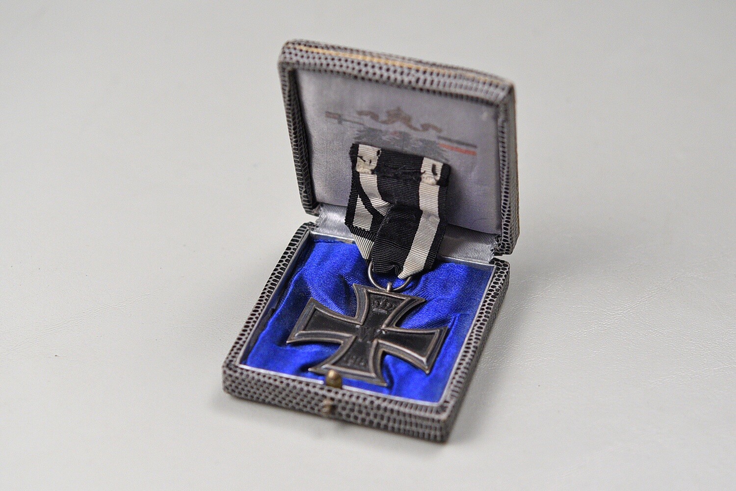 WWI GERMAN 1914 IRON CROSS 2nd CLASS IN PRESENTATION CASE