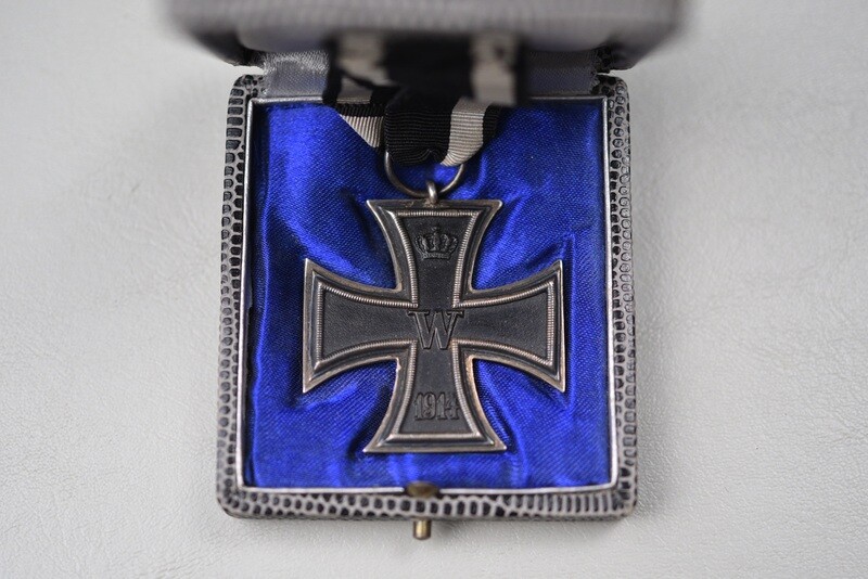 WWI GERMAN 1914 IRON CROSS 2nd CLASS IN PRESENTATION CASE