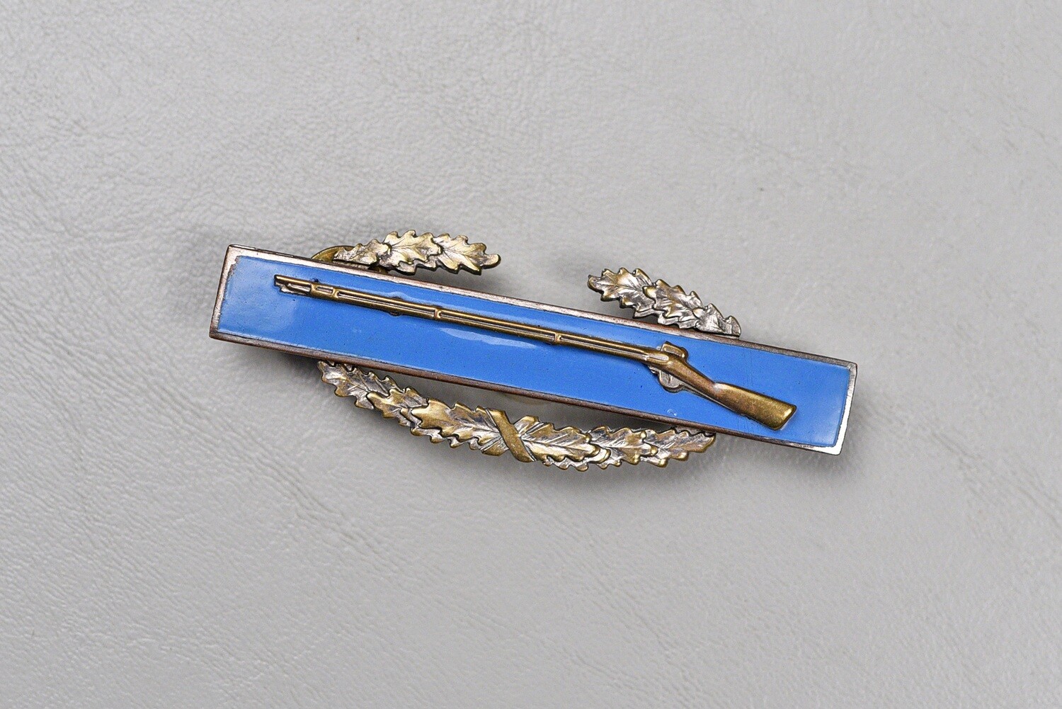 WWII U.S. COMBAT INFANTRY BADGE w/APPLIED MUSKET - TWO PIECE