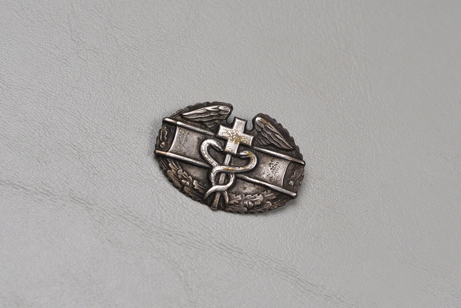 WWII U.S. COMBAT MEDIC BADGE - GERMAN MADE