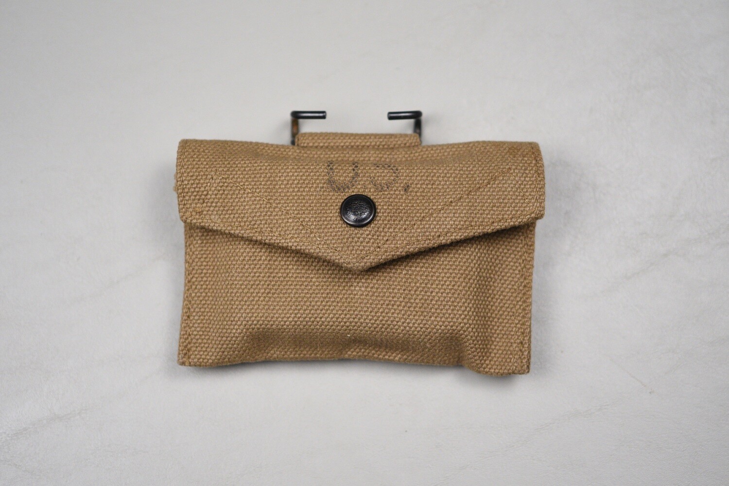 WWII U.S. MODEL 1910 FIRST AID CARRIER &amp; CARLISLE BANDAGE - DATED 1944, BRITISH MADE, MINT