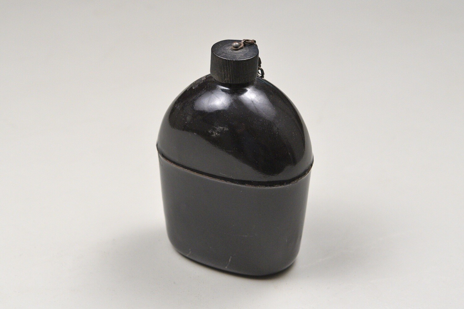 WWII U.S. MODEL 1910 BLACK PORCELAIN CANTEEN - DATED 1942