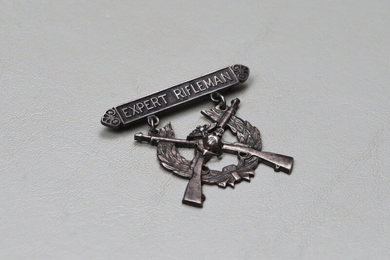 WWII U.S. MARINE CORPS EXPERT RIFLEMAN BADGE BY H&H - STERLING