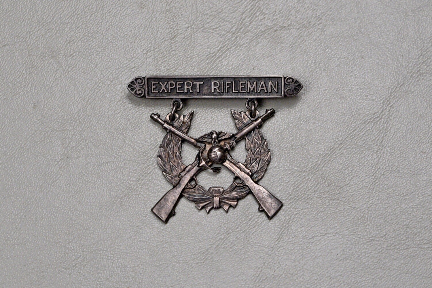 WWII U.S. MARINE CORPS EXPERT RIFLEMAN BADGE BY H&amp;H - STERLING