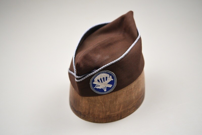 WWII U.S. ARMY AIRBORNE ENLISTED OVERSEAS CAP – CHOCOLATE BROWN WWII U.S. ARMY AIRBORNE ENLISTED OVERSEAS CAP – CHOCOLATE BROWN