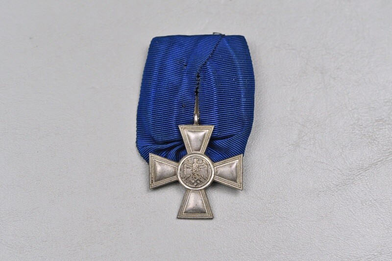 WWII GERMAN 18 YEAR FAITHFUL SERVICE CROSS ON PARADE MOUNT