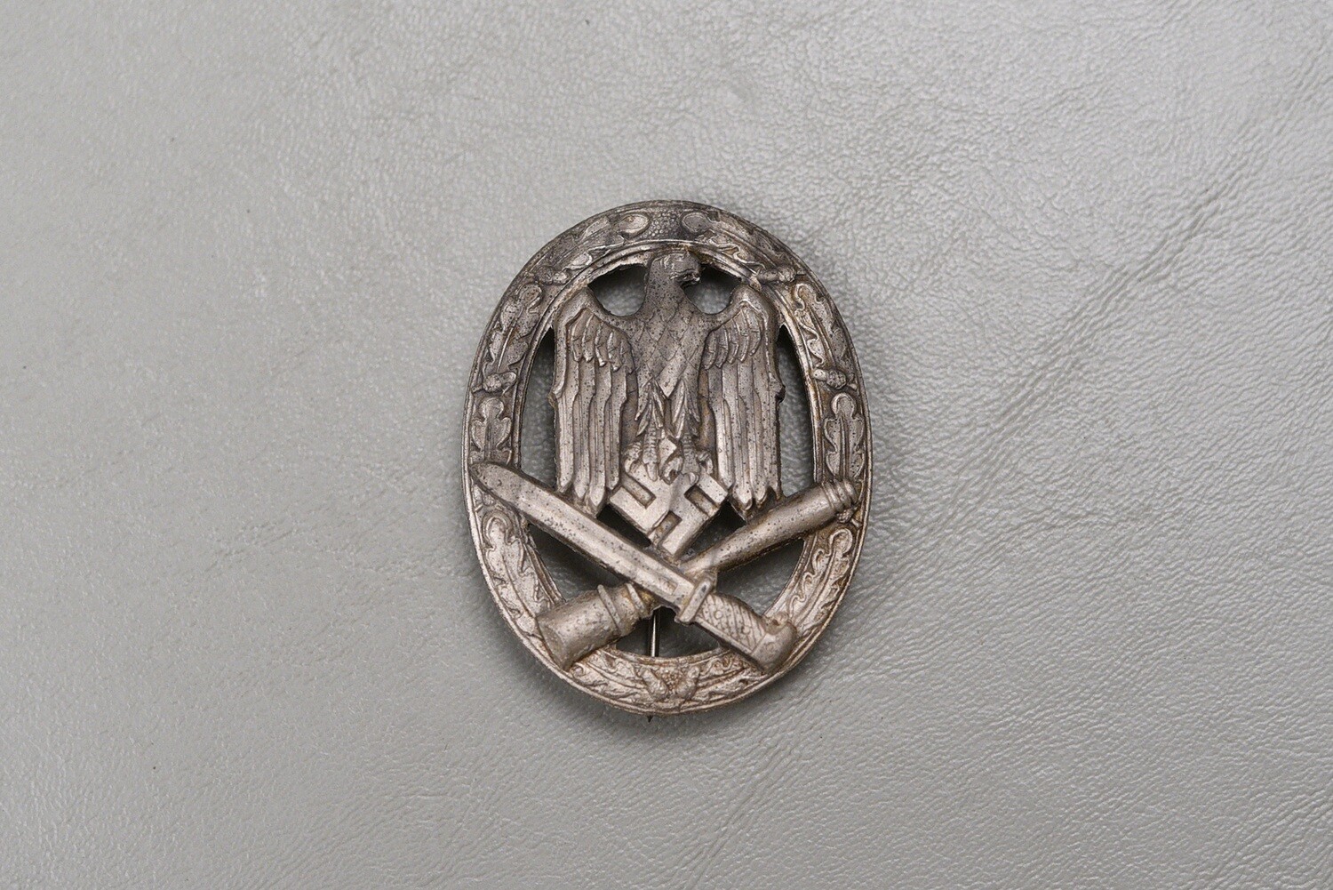 WWII GERMAN GENERAL ASSAULT BADGE - SOLID CONSTRUCTION