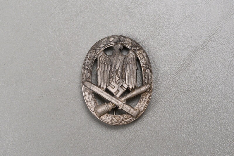 WWII GERMAN GENERAL ASSAULT BADGE - SOLID CONSTRUCTION