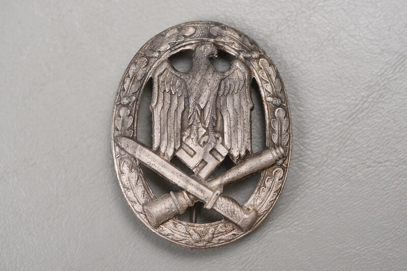 WWII GERMAN GENERAL ASSAULT BADGE - SOLID CONSTRUCTION