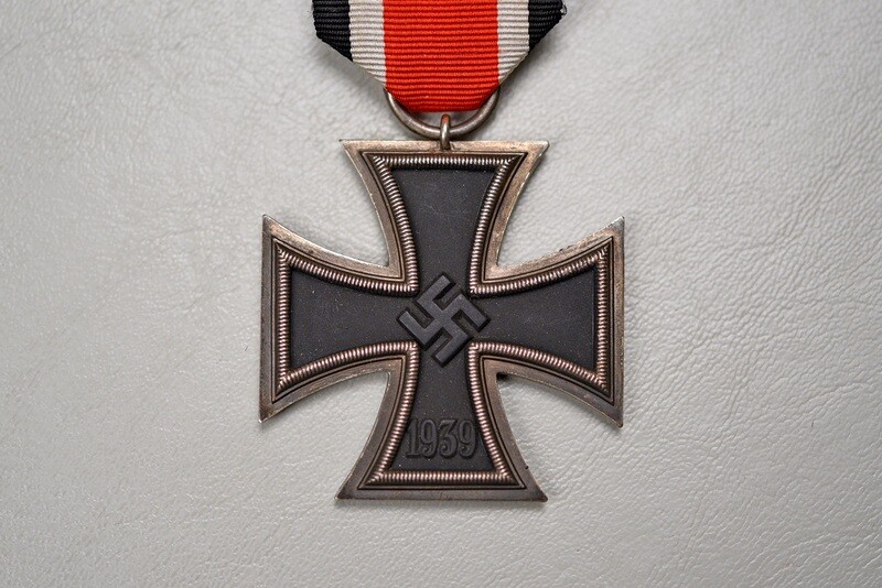 WWII GERMAN 1939 IRON CROSS 2nd CLASS