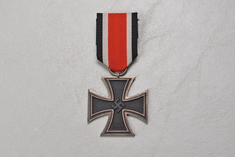 WWII GERMAN 1939 IRON CROSS 2nd CLASS