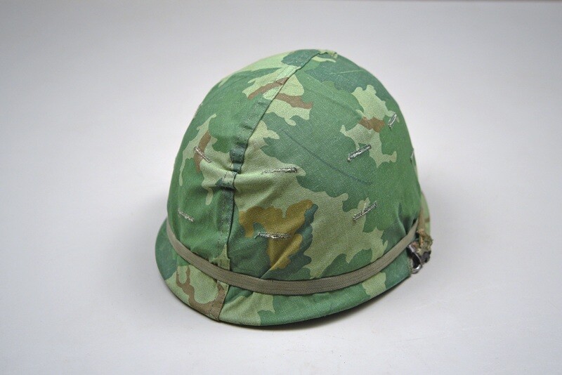 VIETNAM WAR U.S. M1 STEEL HELMET w/MITCHELL CAMOUFLAGE COVER & NOVELTY PIN