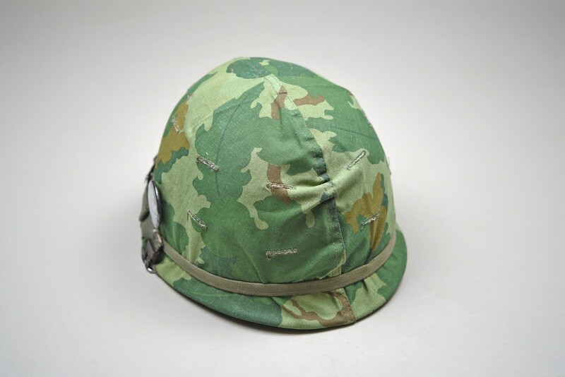 VIETNAM WAR U.S. M1 STEEL HELMET w/MITCHELL CAMOUFLAGE COVER & NOVELTY PIN VIETNAM WAR U.S. M1 STEEL HELMET w/MITCHELL CAMOUFLAGE COVER & NOVELTY PIN