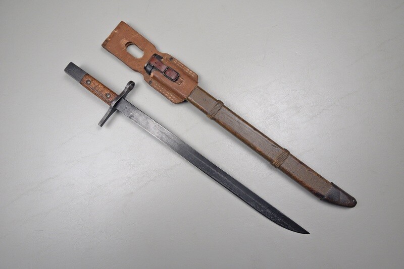 WWII JAPANESE LAST DITCH BAYONET w/RUBBERIZED FROG & WOODEN SCABBARD - NEAR MINT WWII JAPANESE LAST DITCH BAYONET w/RUBBERIZED FROG & WOODEN SCABBARD - NEAR MINT