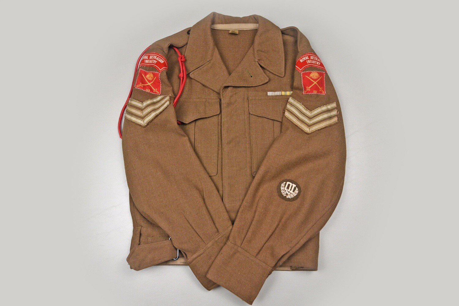 KOREAN WAR ROYAL AUSTRALIAN INFANTRY SERGEANT&#39;S BATTLE DRESS UNIFORM - IDENTIFIED