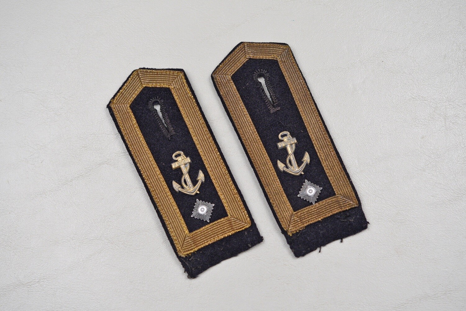 WWII GERMAN KRIEGSMARINE BOATSWAIN&#39;S MATE 1st CLASS SHOULDER BOARDS - MATCHED PAIR