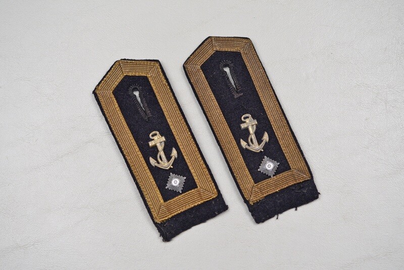 WWII GERMAN KRIEGSMARINE BOATSWAIN'S MATE 1st CLASS SHOULDER BOARDS - MATCHED PAIR