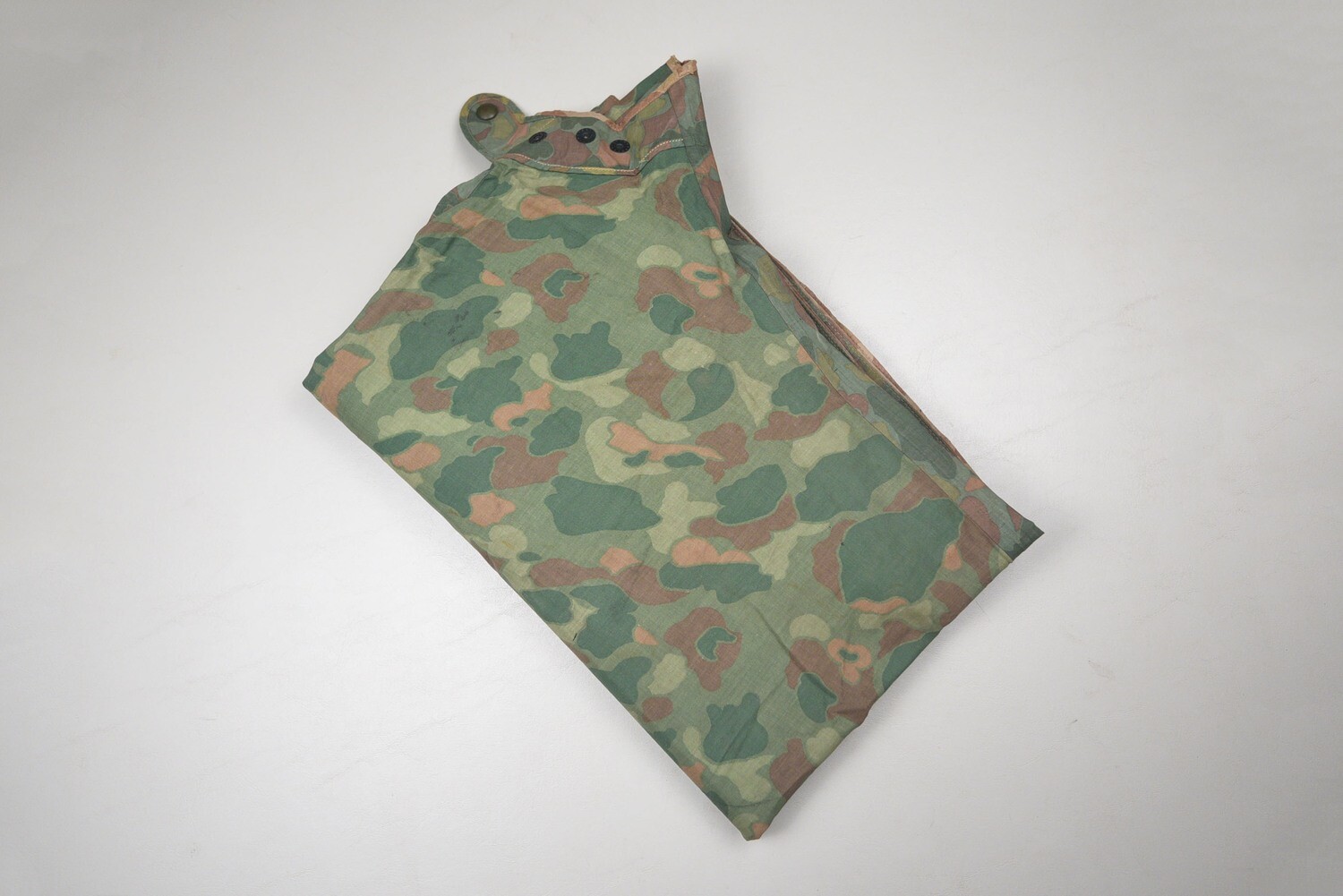 WWII U.S. MARINE CORPS CAMOUFLAGED PONCHO - MARKED