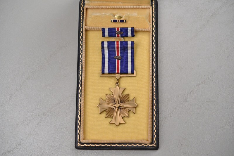 WWII U.S. DISTINGUISHED FLYING CROSS w/OAK LEAF CLUSTER- CASED