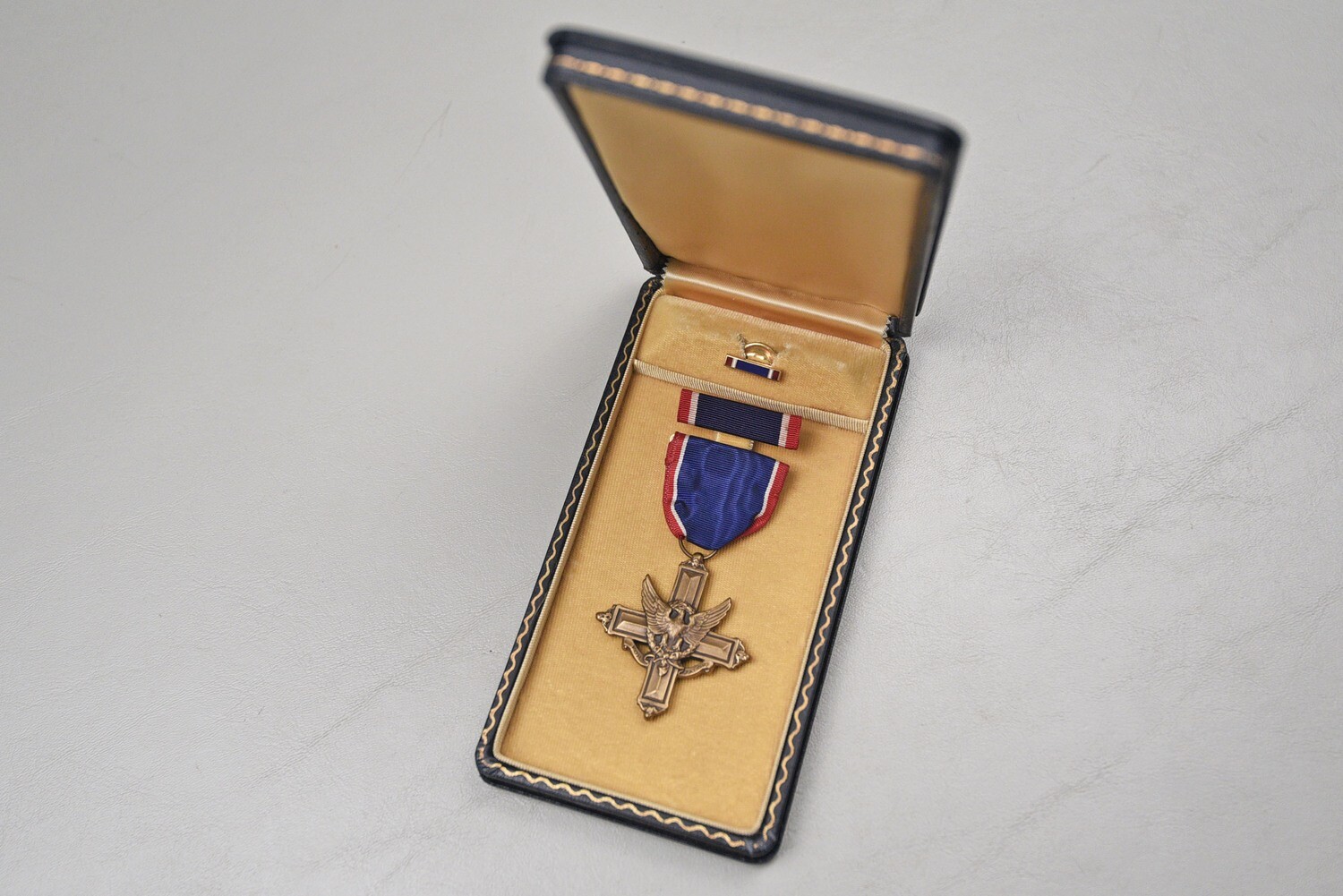 WWII U.S. DISTINGUISHED SERVICE CROSS - CASED