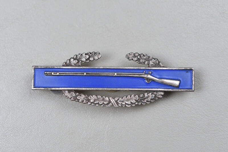 WWII U.S. COMBAT INFANTRY BADGE - STERLING w/STERLING CLUTCHES