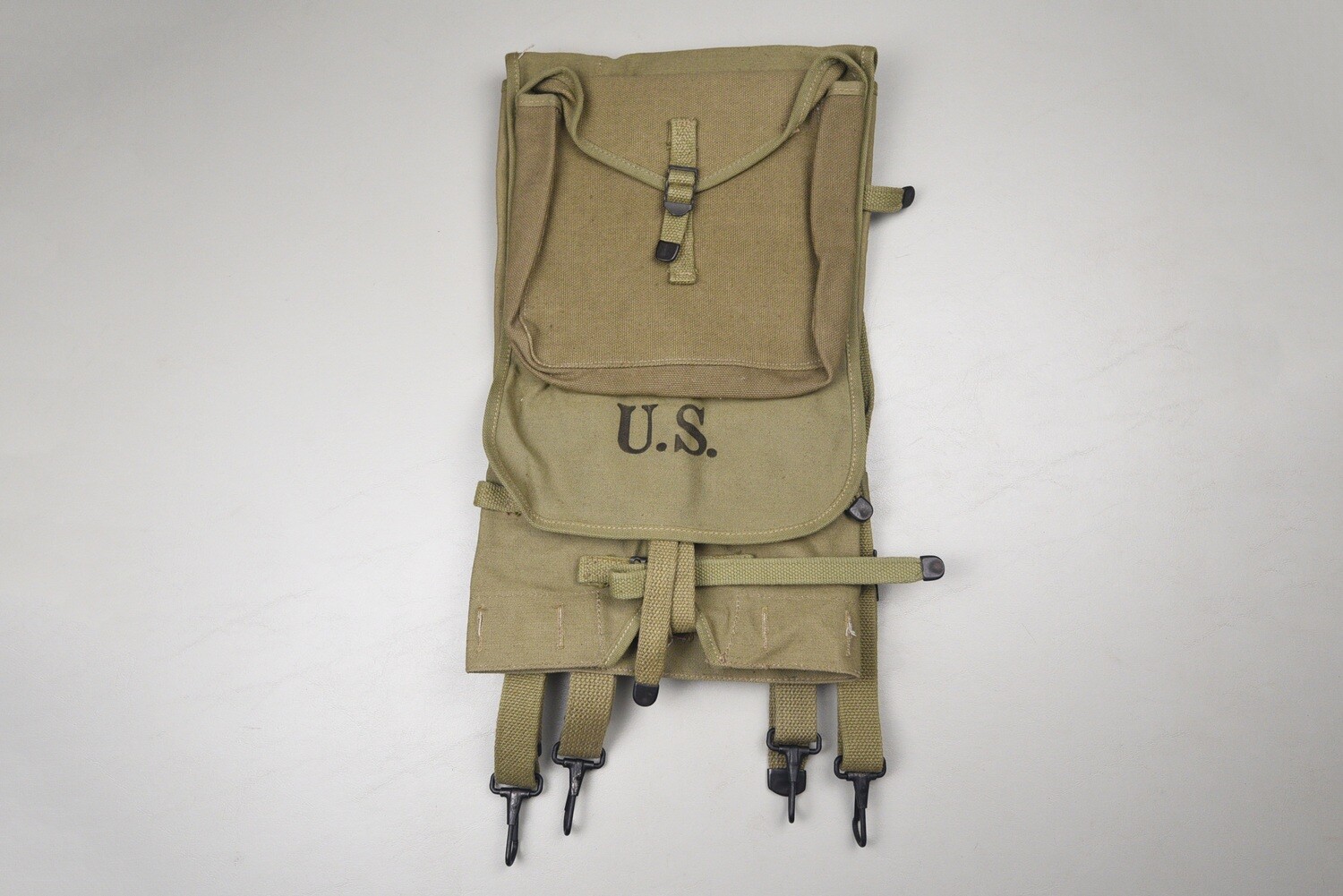 WWII U.S. MODEL 1928 FIELD PACK DATED 1942 - MINT