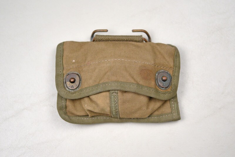 WWII U.S. MARINE CORPS LENSATIC COMPASS w/CARRIER WWII U.S. MARINE CORPS LENSATIC COMPASS w/CARRIER