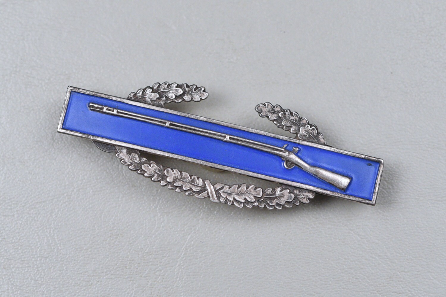 WWII U.S. COMBAT INFANTRY BADGE - STERLING w/STERLING CLUTCHES