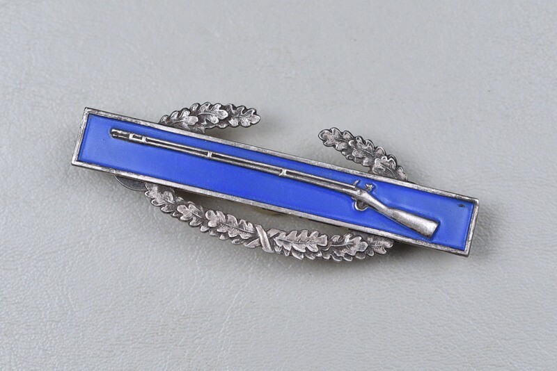 WWII U.S. COMBAT INFANTRY BADGE - STERLING w/STERLING CLUTCHES WWII U.S. COMBAT INFANTRY BADGE - STERLING w/STERLING CLUTCHES