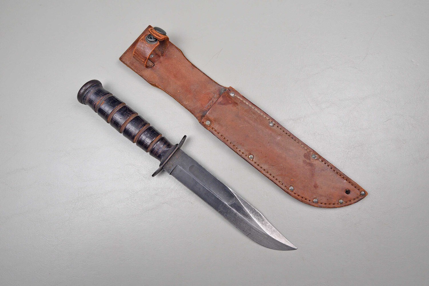 WWII U.S. MARINE CORPS CAMILLUS FIGHTING KNIFE