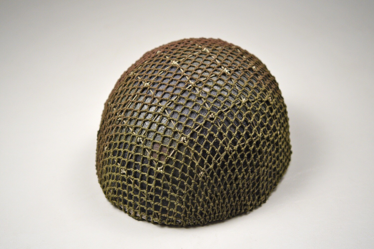 WWII BRITISH PARATROOPER HELMET w/CAMO PAINT &amp; NET - COMPLETE &amp; EXCELLENT, DATED 1944