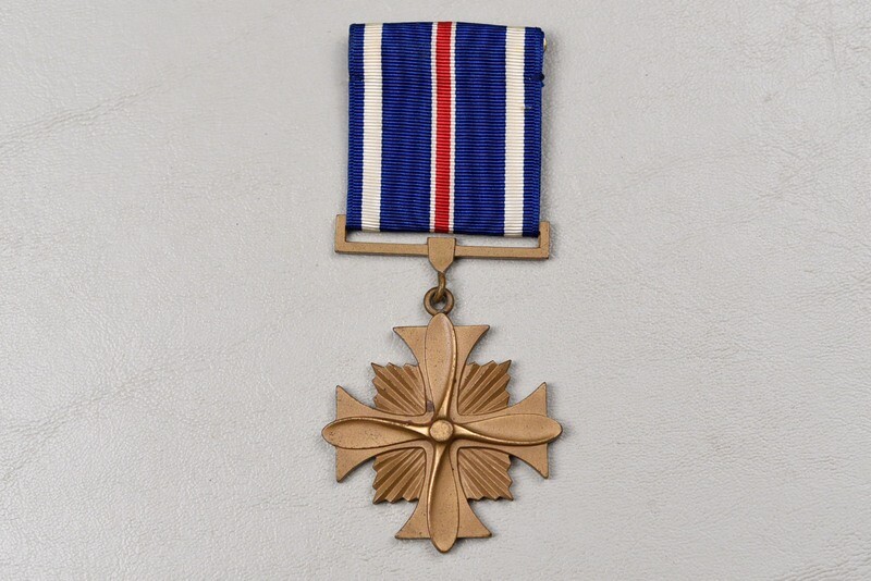 VIETNAM WAR U.S. DISTINGUISHED FLYING CROSS - NAMED VIETNAM WAR U.S. DISTINGUISHED FLYING CROSS - NAMED