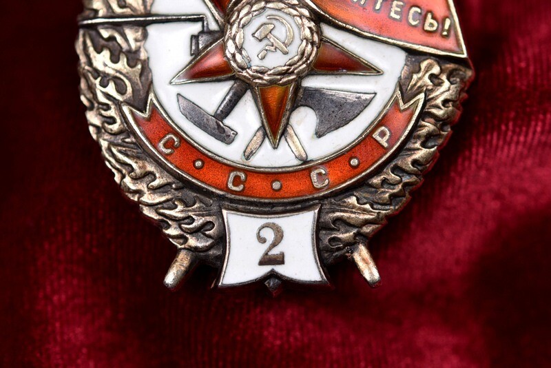 WWII SOVIET ORDER OF THE RED BANNER #2 - SCREW BACK