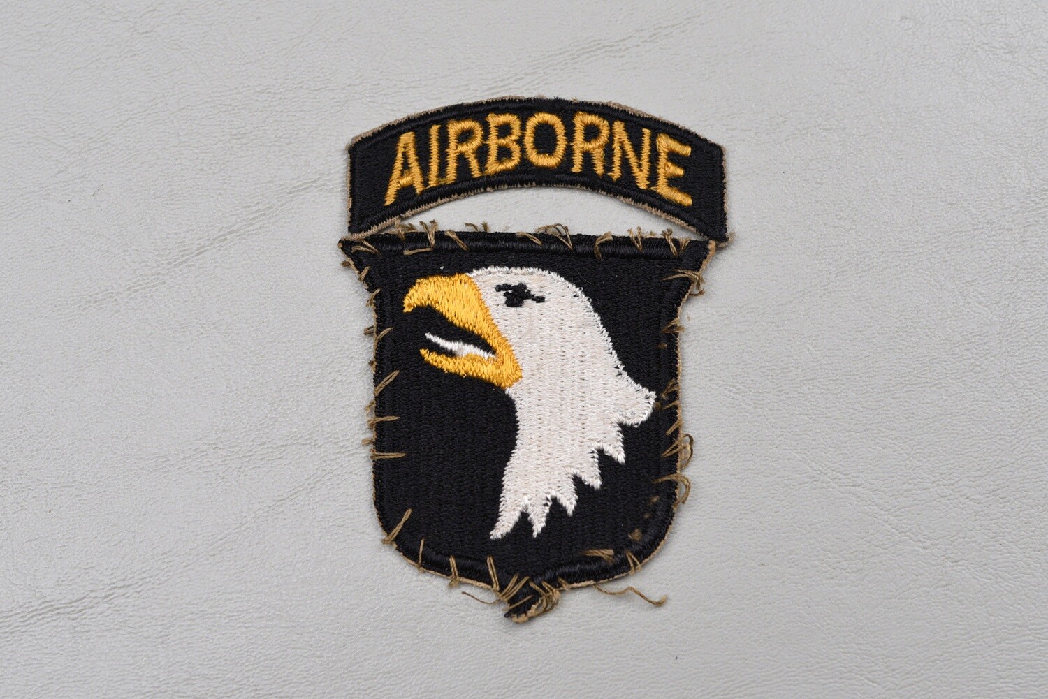 WWII U.S. 101st AIRBORNE DIVISION SHOULDER PATCH - WHITE TONGUE, UNIFORM REMOVED