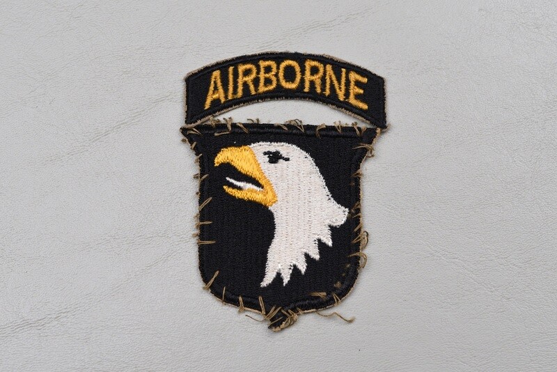 WWII U.S. 101st AIRBORNE DIVISION SHOULDER PATCH - WHITE TONGUE, UNIFORM REMOVED WWII U.S. 101st AIRBORNE DIVISION SHOULDER PATCH - WHITE TONGUE, UNIFORM REMOVED