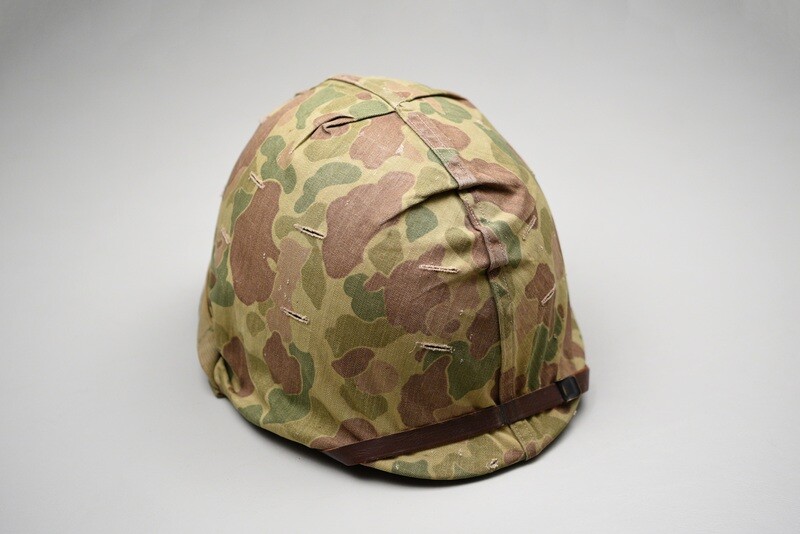 WWII U.S. MARINE CORPS M1 HELMET w/2nd TYPE CAMOUFLAGE COVER