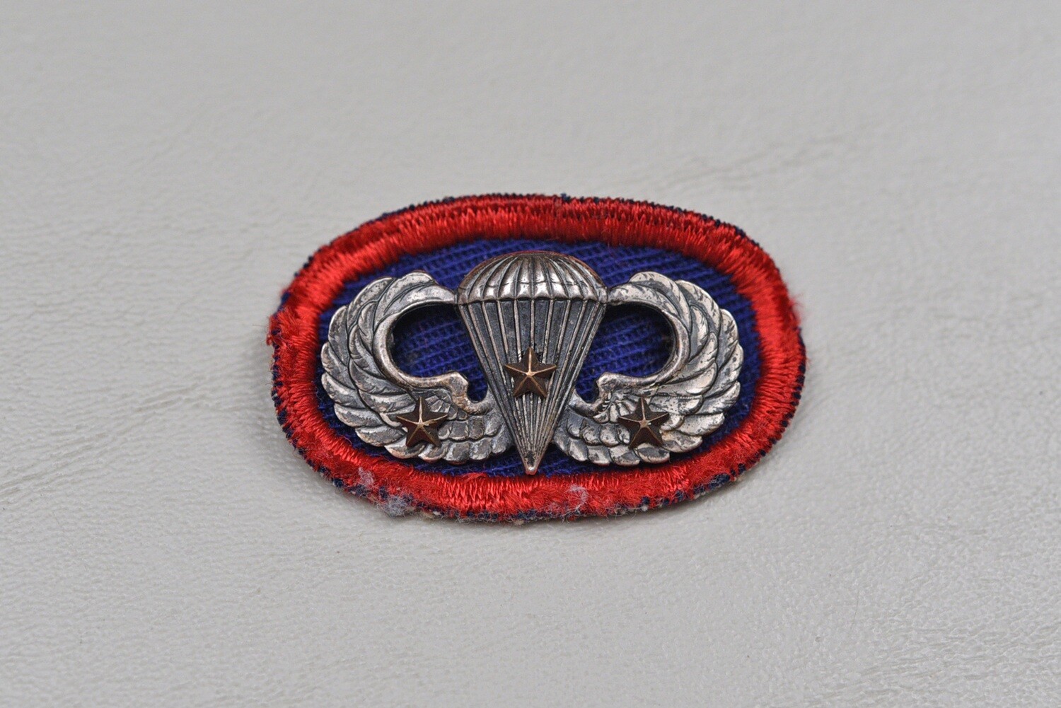 WWII U.S. PARATROOPER JUMP WING w/3 STARS ON 505th OVAL - STERLING