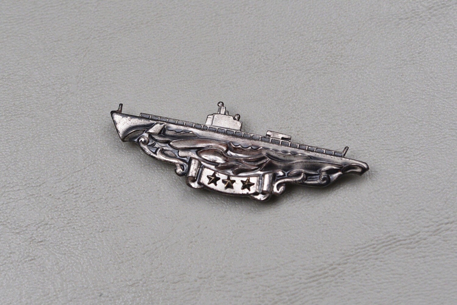 WWII U.S. NAVY SUBMARINE PATROL BADGE w/THREE STARS - DEEP WAVE TYPE, STERLING
