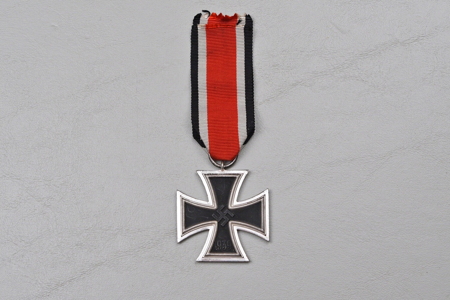WWII GERMAN 1939 IRON CROSS 2nd CLASS BY DEUMER - MINT
