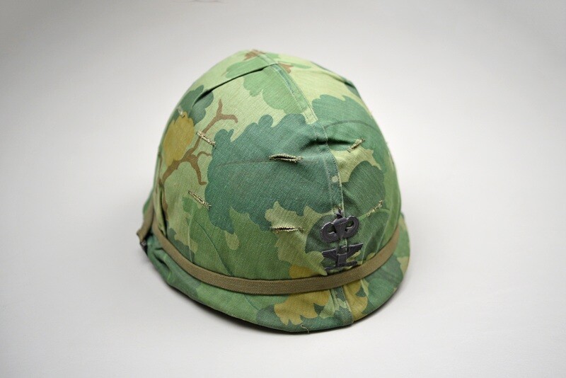 VIETNAM WAR OFFICER'S M1 HELMET w/MITCHELL CAMOUFLAGE COVER &INSIGNIA