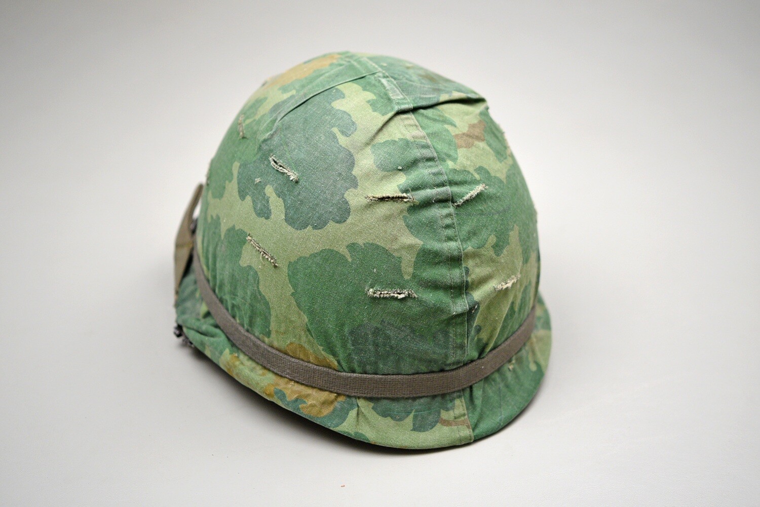 VIETNAM WAR U.S. ARMY M1 HELMET w/MITCHELL CAMOUFLAGE COVER